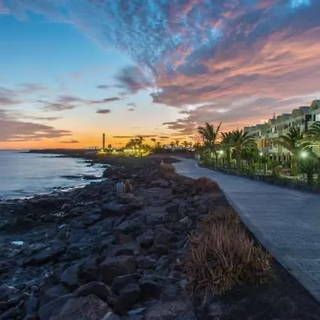 Sleeps 4 Pool Wifi Apartment Costa Teguise