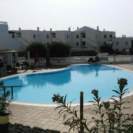 Sleeps 4 Pool Wifi Apartment *