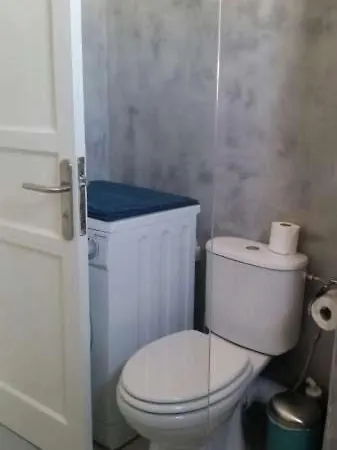 Sleeps 4 Pool Wifi Apartment