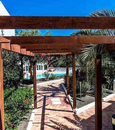 Sleeps 4 Pool Wifi Apartment